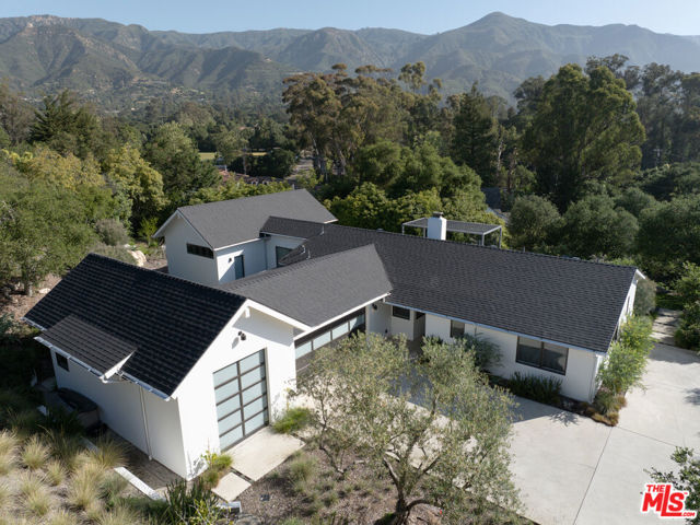 3155 Eucalyptus Hill Road, Santa Barbara CA: https://media.crmls.org/mediaz/6606bf88-7159-4e9a-afb5-5093cd3c563b.jpg