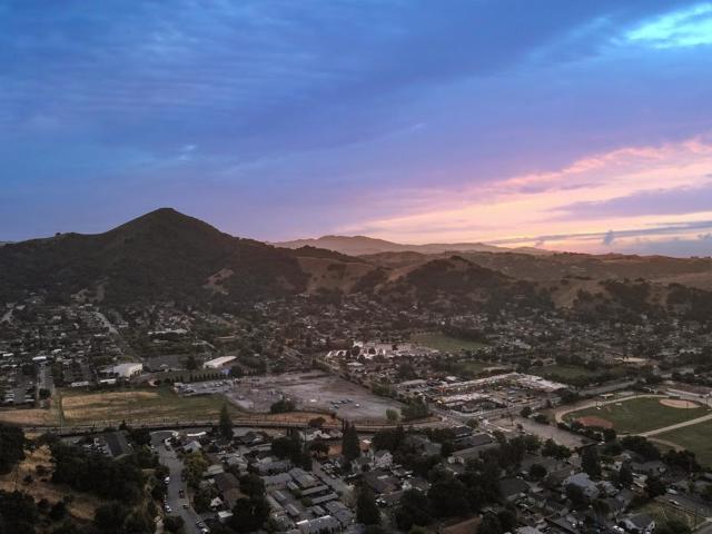 65 E 2nd Street, Morgan Hill CA: https://media.crmls.org/mediaz/6606ec32-5d9a-412f-bb35-975e0a176f17.jpg