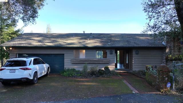 5051 Harrison Grade Rd, Sebastopol CA: https://media.crmls.org/mediaz/6608a398-2e29-4630-bdde-a57830570b50.jpg