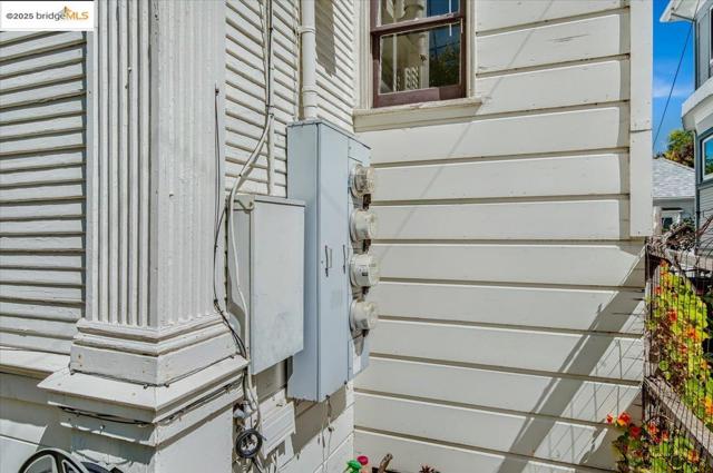 1827 Berkeley Way, Berkeley CA: https://media.crmls.org/mediaz/660924a3-12a8-4400-87c8-95482ceae90e.jpg