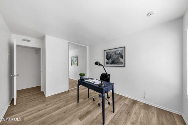 224 Oakleaf Drive, Thousand Oaks CA: https://media.crmls.org/mediaz/66098092-46c3-4441-97d7-26b25c35ae37.jpg