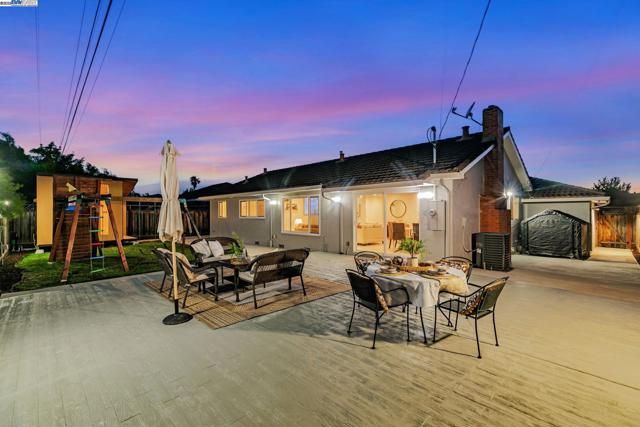 5324 Selma Ave, Fremont CA: https://media.crmls.org/mediaz/6609ac5d-f514-4517-a739-31703c53c29f.jpg