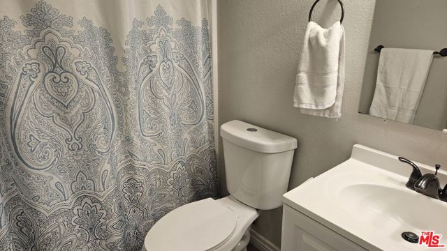 7024 Laurel Place, Highland CA: https://media.crmls.org/mediaz/6609cf68-0b51-4853-b275-b69ee2ba3209.jpg