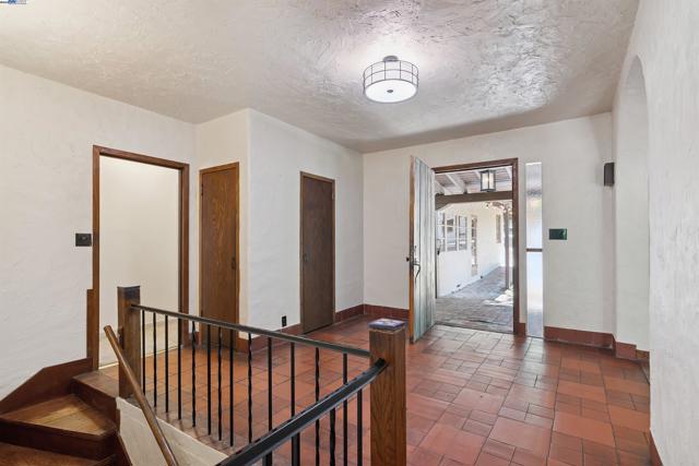 3476 Springhill Rd, Lafayette CA: https://media.crmls.org/mediaz/6609f636-6af3-40c6-a865-3a5191add67c.jpg