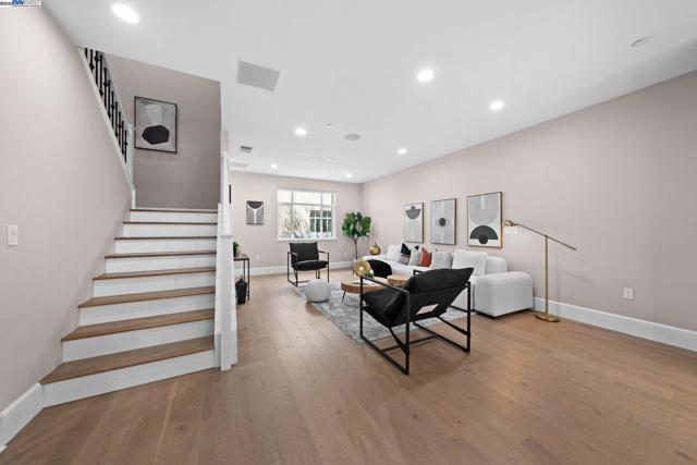 5223 S Esprit Loop, Dublin CA: https://media.crmls.org/mediaz/660a7999-6c33-4671-ac31-ae8b8cf7fb65.jpg