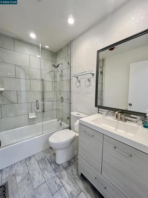 190 Cleaveland Rd, Pleasant Hill CA: https://media.crmls.org/mediaz/660a8e7c-8808-4d74-8faa-1483e10d84c2.jpg