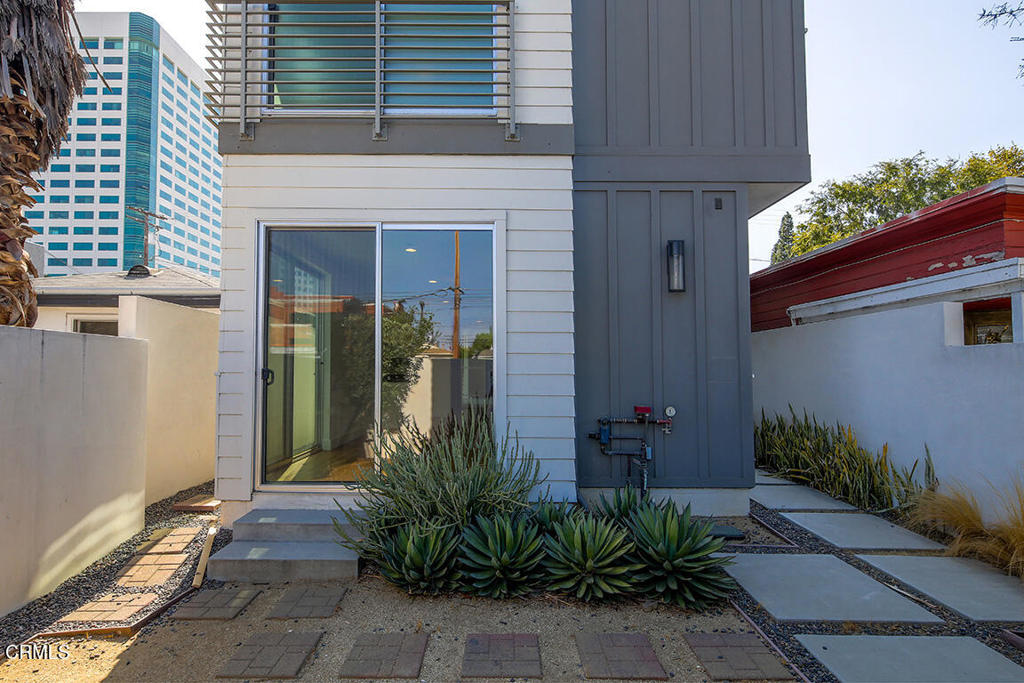 215 N Hollywood WayBurbank img 4
