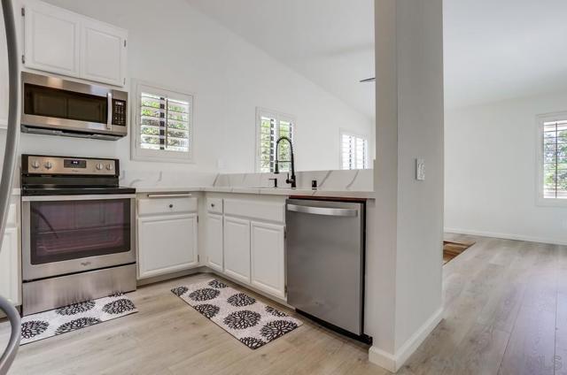 12894 Corte Arauco, San Diego CA: https://media.crmls.org/mediaz/660ae016-610f-40ce-9fd7-542f1c007fe3.jpg