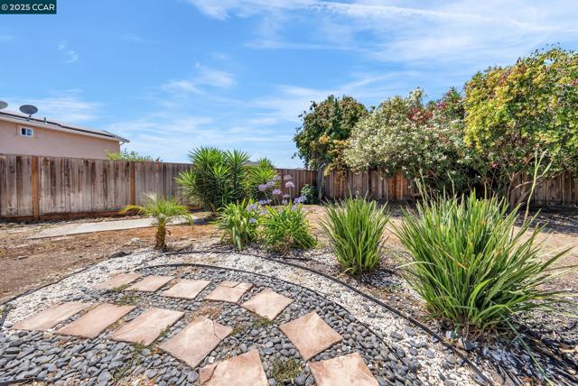 37643 Crocus Ct, Newark CA: https://media.crmls.org/mediaz/660ba022-7526-4af5-abb0-c5e550056e6a.jpg