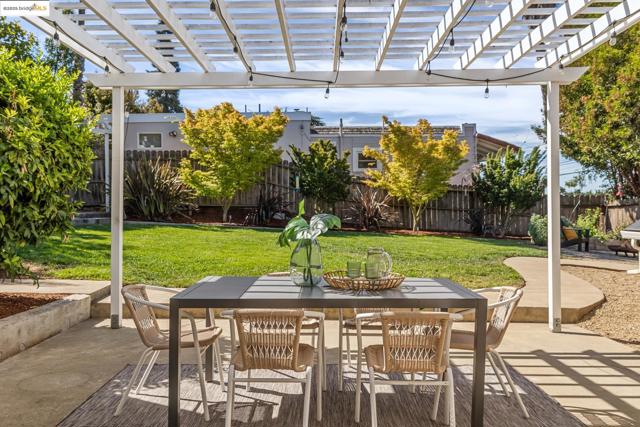 4701 Kaphan Ave, Oakland CA: https://media.crmls.org/mediaz/660cf0b2-f663-41b8-86da-59b6687fbc9f.jpg
