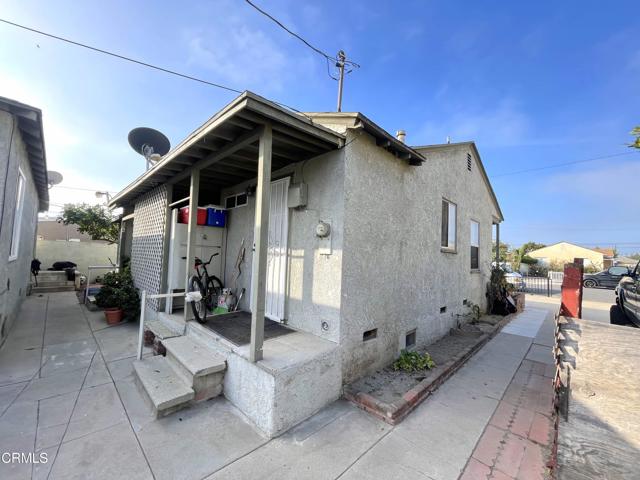 136 S Roosevelt Avenue, Oxnard CA: https://media.crmls.org/mediaz/660d894a-58b3-4688-99f0-7fd0acdbc99f.jpg