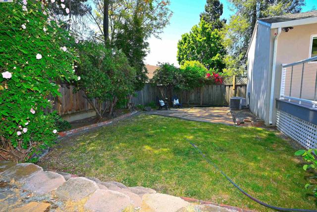 Image 31 of 36 For 2044 Strang Ave