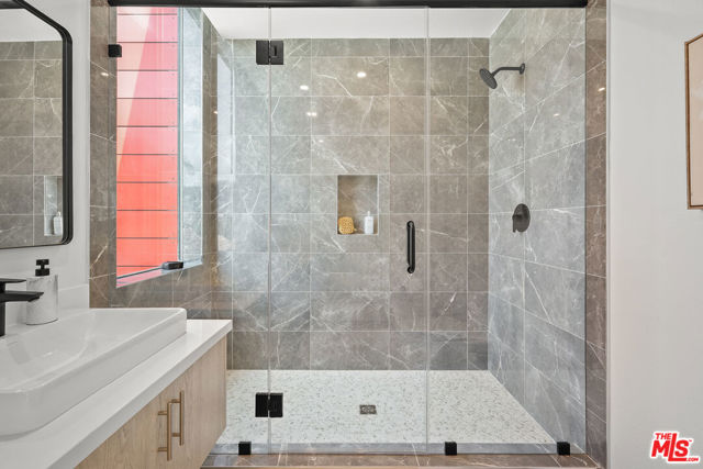 1200 N Orange, West Hollywood CA: https://media.crmls.org/mediaz/660e9036-7f06-45c7-861b-329589150ae3.jpg