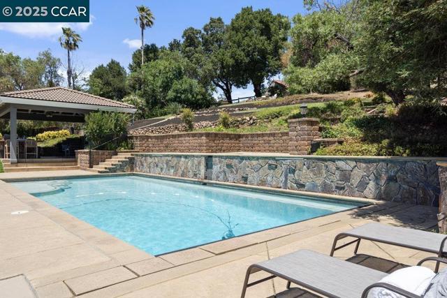 825 Bertram St, Walnut Creek CA: https://media.crmls.org/mediaz/660e94ec-e22e-4a7f-95a7-f5447f581b18.jpg