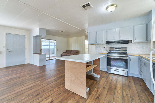 14777 Palm Drive, Desert Hot Springs CA: https://media.crmls.org/mediaz/660f284e-e39c-4f6b-8326-51962cdb5e34.jpg