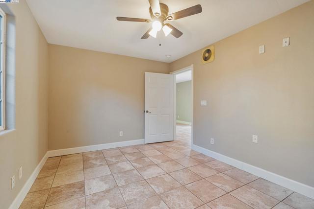 25 Phillips Ct, Tracy CA: https://media.crmls.org/mediaz/660f7f60-9448-4775-b51c-1ad4408e6bd1.jpg