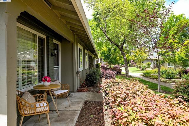 2812 Bollinger Canyon Rd, San Ramon CA: https://media.crmls.org/mediaz/660fe1a0-4181-46d3-aa3f-ab8725b3c6cc.jpg