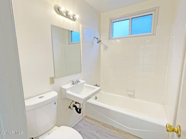 2306 Madrone Street, Simi Valley CA: https://media.crmls.org/mediaz/660ffbb2-680a-450d-8c29-962d19d5b6e9.jpg
