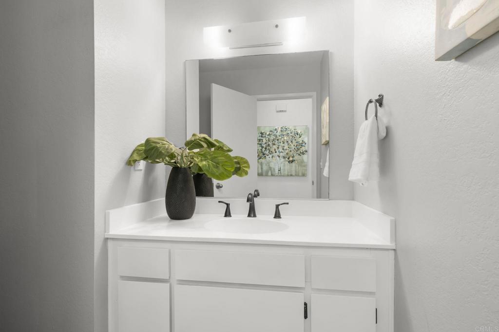 2550 Unicornio Street - photo 18