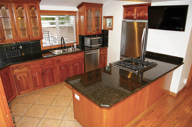 268 Lake Sherwood Drive, Westlake Village CA: https://media.crmls.org/mediaz/6610ee0a-ae8a-4a60-8ae9-6285939f2c5f.jpg