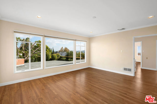 2332 Nottingham Avenue, Los Angeles CA: https://media.crmls.org/mediaz/661106ec-706f-4335-98a5-266fdd95cee2.jpg
