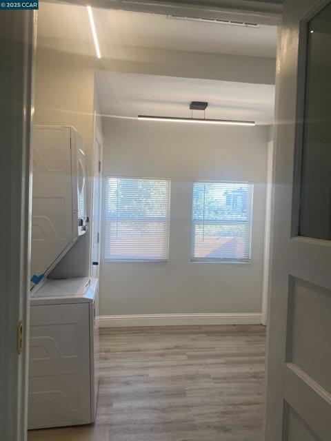 218 Bissell Ave, Richmond CA: https://media.crmls.org/mediaz/66113e1b-ffb8-43a9-893d-264af1322ebe.jpg