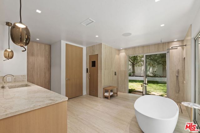 9451 Hidden Valley Place, Beverly Hills CA: https://media.crmls.org/mediaz/661140b9-58a3-43f4-b852-9db1c6246931.jpg