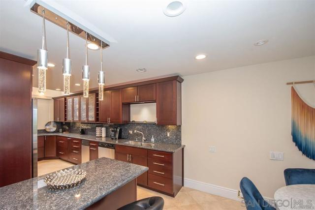 920 Sealane Dr, Encinitas CA: https://media.crmls.org/mediaz/66116c8b-0456-4bdd-9a72-4de532016ed8.jpg
