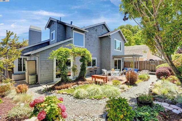37 Clipper Drive, Alameda CA: https://media.crmls.org/mediaz/6611b484-b3e3-4e52-ac7c-1cc53e06995e.jpg