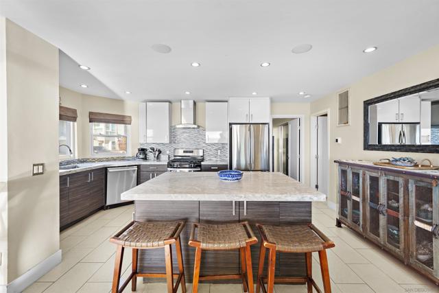 2965 Ocean Front Walk, San Diego CA: https://media.crmls.org/mediaz/6611b804-7ea0-45b9-8edd-a722d68e8ca5.jpg