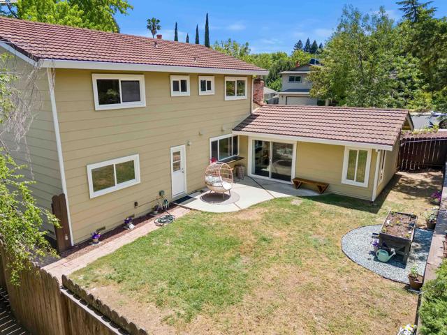 7606 Desertwood Ln, Pleasanton CA: https://media.crmls.org/mediaz/66129156-69a8-430c-a3c0-a77d2af4019c.jpg
