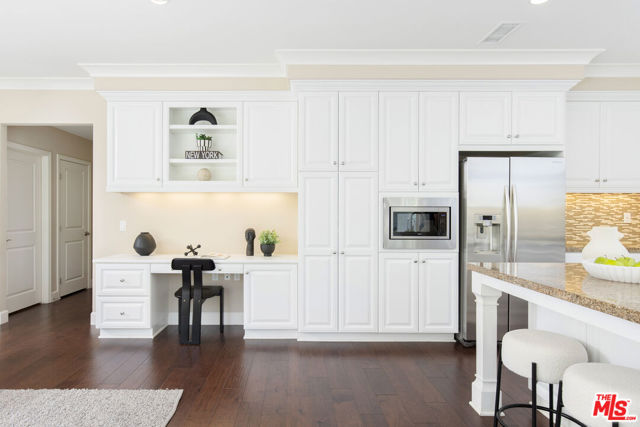 66 Rembrandt, Irvine CA: https://media.crmls.org/mediaz/66130935-72c3-4957-ac61-511a6aceb5fc.jpg