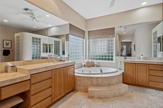 55208 Big, La Quinta CA: https://media.crmls.org/mediaz/66134e99-e542-4151-8b26-be57adb34749.jpg