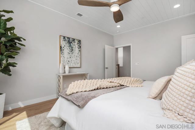 559 N Vulcan Ave, Encinitas CA: https://media.crmls.org/mediaz/66140e8c-97fb-4bee-8767-47df0a5d1ae3.jpg
