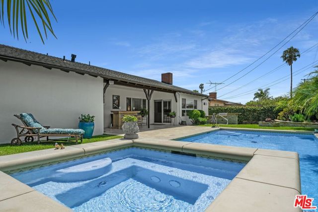 5905 S Chariton Avenue, Los Angeles CA: https://media.crmls.org/mediaz/66148911-f9cd-4fce-9dfe-3640e4a074b3.jpg