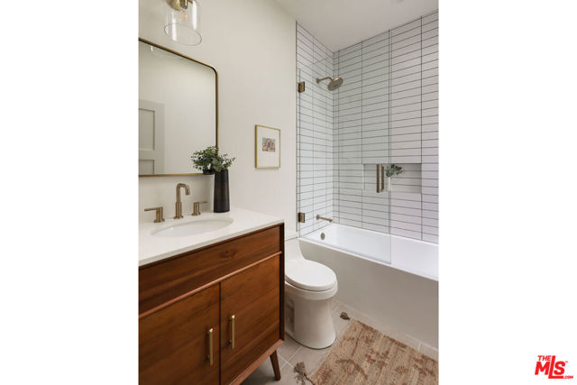 1644 Golden Gate Avenue, Los Angeles CA: https://media.crmls.org/mediaz/6614edda-a51c-4a6f-b0e7-bc05c65195fc.jpg
