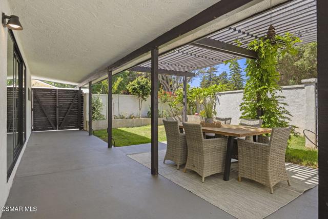 240 N Padre Juan Avenue, Ojai CA: https://media.crmls.org/mediaz/66161d0b-71bb-4cd4-aa3a-0a838a9ba5c7.jpg