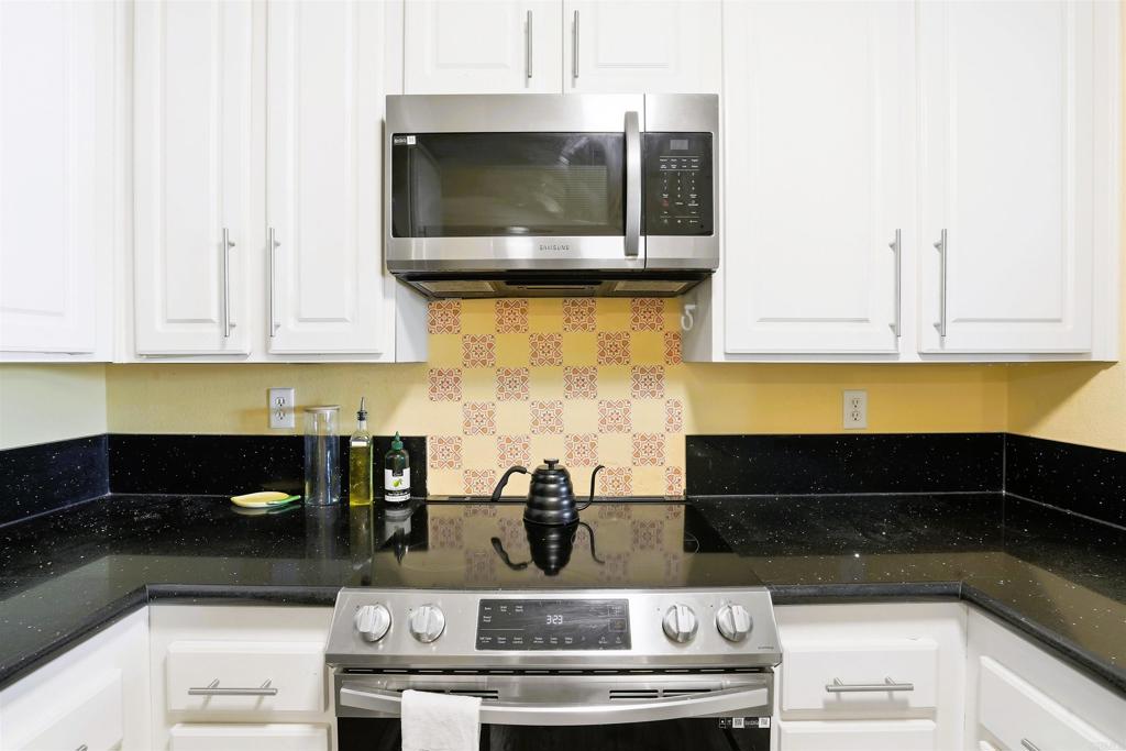 3955 Faircross Place - photo 6