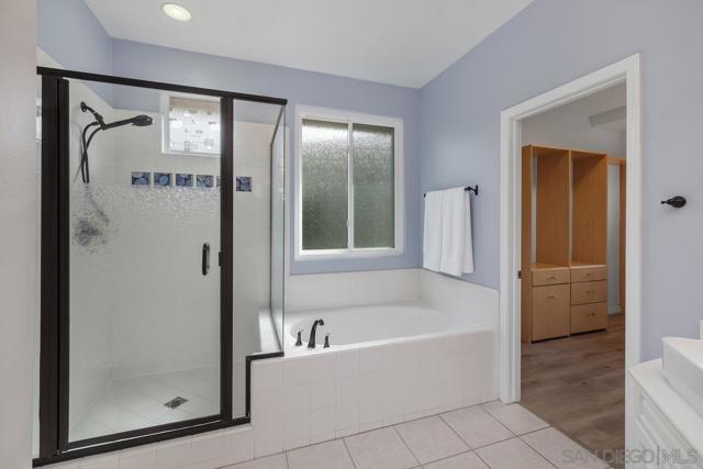 6013 Oakgate Row, La Jolla CA: https://media.crmls.org/mediaz/6616fa68-6872-444f-85f2-3419bb905481.jpg