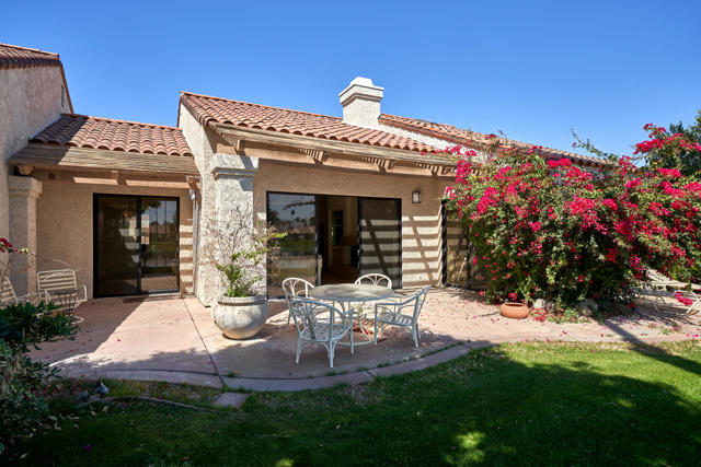 10317 Sunningdale Drive, Rancho Mirage CA: https://media.crmls.org/mediaz/66188c05-8d1e-4cb7-ab85-015ea5112f6b.jpg