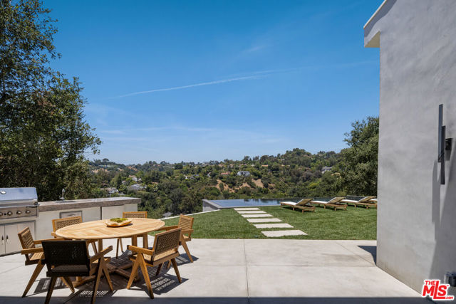 9715 Arby Drive, Beverly Hills CA: https://media.crmls.org/mediaz/66188d98-24f3-4ff8-bef7-b4c04165f866.jpg