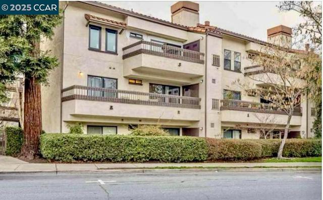 320 N Villa Way, Walnut Creek CA: https://media.crmls.org/mediaz/6618b11f-2643-43f7-ab91-ebbb8ff1decc.jpg