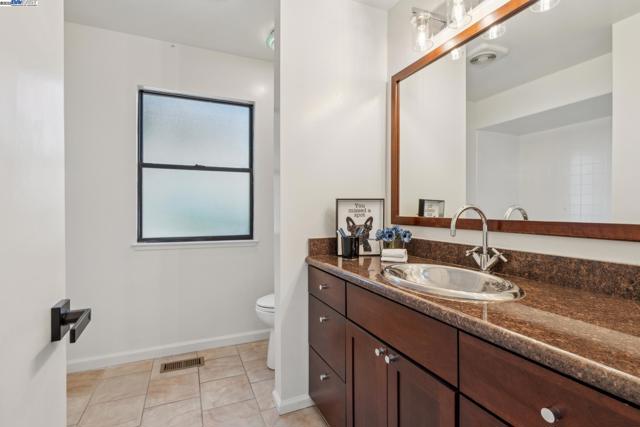 361 Castle Crest Rd, Alamo CA: https://media.crmls.org/mediaz/6618bdae-27b9-495f-be3d-3f31e6348a0d.jpg