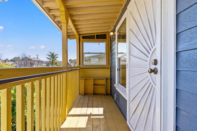 1206 E 23rd St, Oakland CA: https://media.crmls.org/mediaz/6618d6ae-0282-4af4-908e-b24c77fa4eb2.jpg