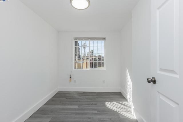 1322 83Rd Ave, Oakland CA: https://media.crmls.org/mediaz/66192bd3-7123-440b-93e3-c4c993cf35e9.jpg