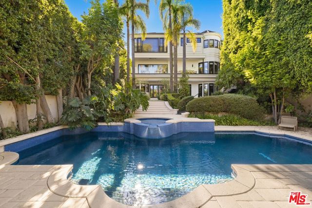 8 Oakmont Drive, Los Angeles CA: https://media.crmls.org/mediaz/66196be2-14d2-4572-9c87-b765a686e76f.jpg
