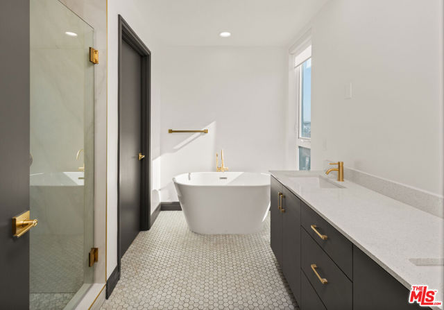 116 N Orlando Avenue, Los Angeles CA: https://media.crmls.org/mediaz/6619e71e-8beb-4d91-8163-a6ad12dd6804.jpg