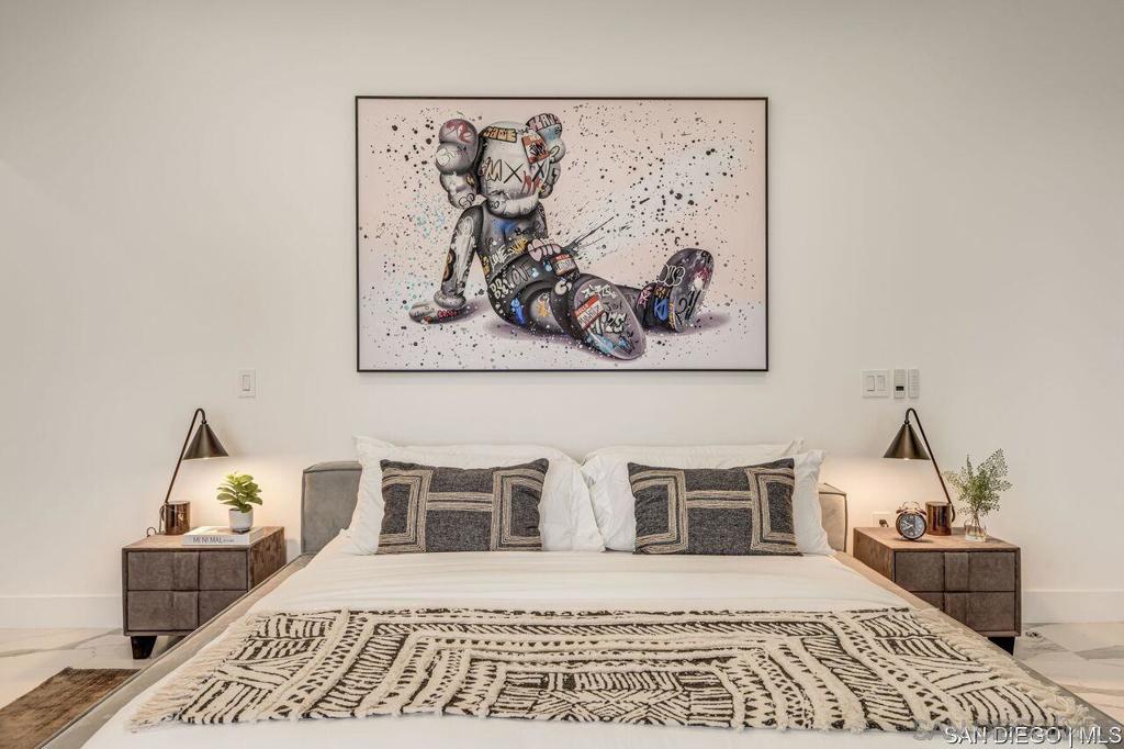 https://media.crmls.org/mediaz/661a3792-f5bc-4b22-b1b5-bdb0fce18095.jpg?preset=X-Large