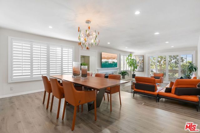 17130 Burbank Boulevard, Encino CA: https://media.crmls.org/mediaz/661a4dae-4e2d-49e5-b59c-715518fc2e25.jpg