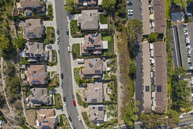 7787 Britt Pl, Santee CA: https://media.crmls.org/mediaz/661b199c-9c17-4a58-a2d2-68527f79a955.jpg